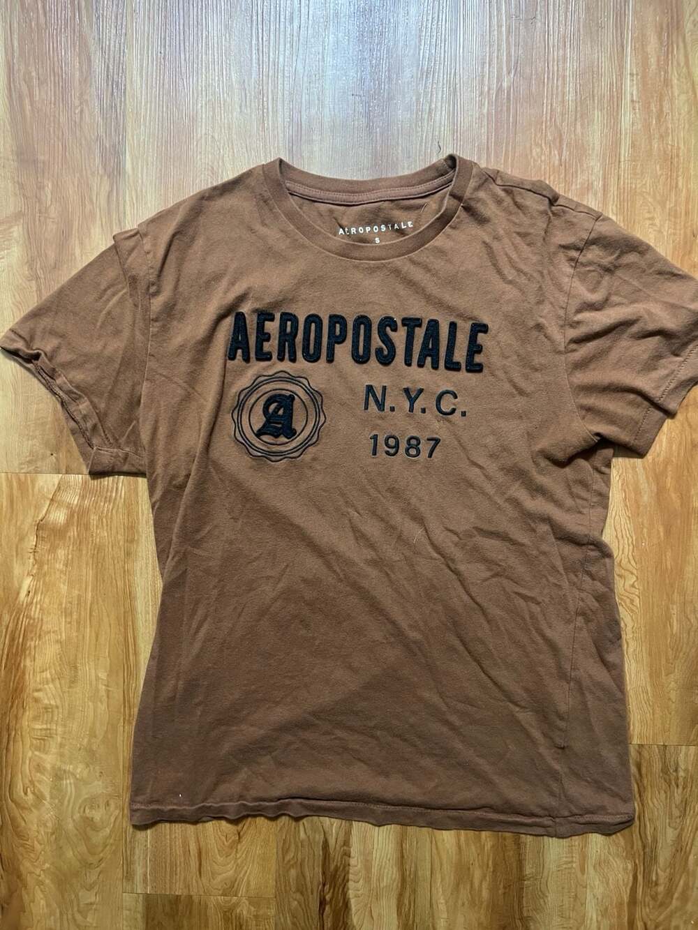 Aeropostale T-Shirt Size S Brown Graphic N.Y.C. 1987 Logo